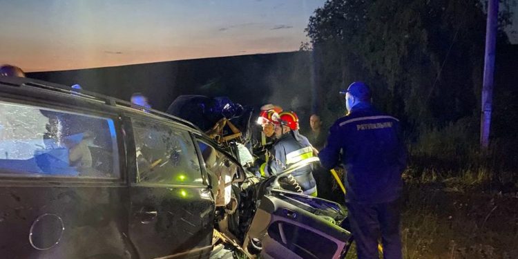 Вантажівка, трактор і легковий автомобіль зіткнулися на Тернопільщині