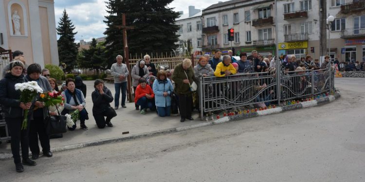 Останки полеглого воїна Дмитра Грицишина зустріли в рідній Теребовлі