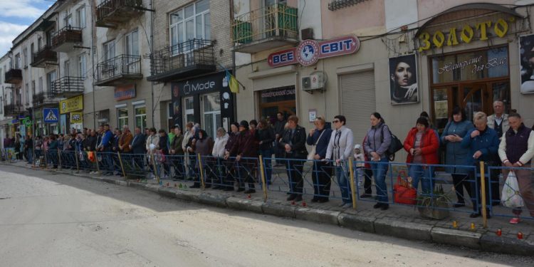 Останки полеглого воїна Дмитра Грицишина зустріли в рідній Теребовлі