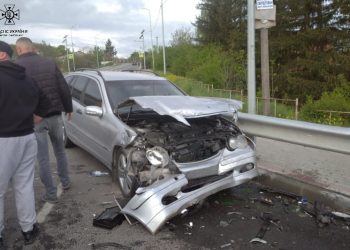 Внаслідок ДТП чоловіка затисло в автівці біля Тернополя (ОНОВЛЕНО)
