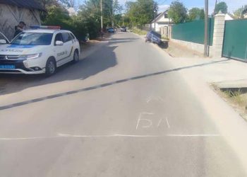 Автівка злетіла в кювет у Вишнівці