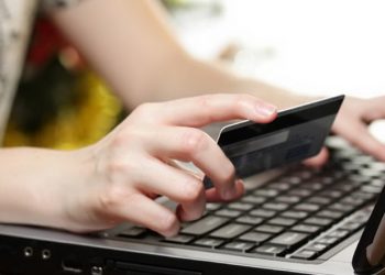 Тернополянам розповіли, як розпізнати шахраїв, які хочуть привласнити гроші