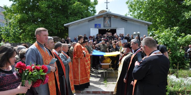 Загиблого воїна Олега Гуменюка поховали у Чорткові