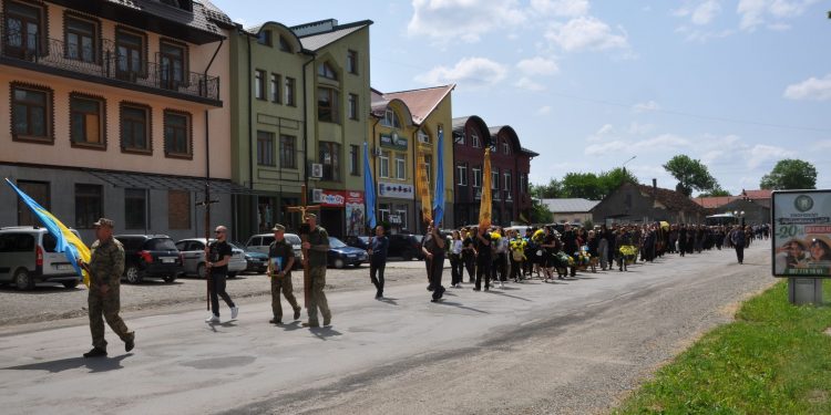 Загиблого воїна Олега Гуменюка поховали у Чорткові