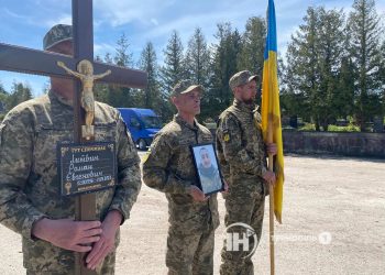 Із воїном Романом Литвином прощаються у Тернополі