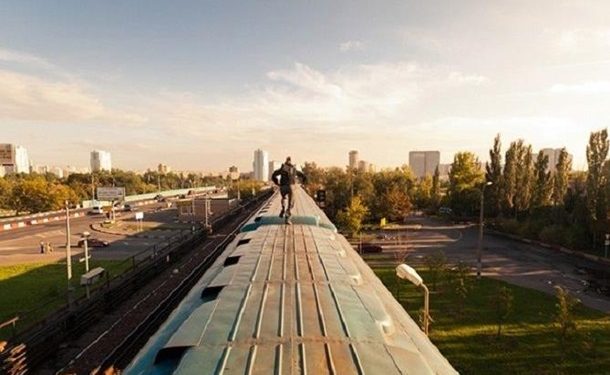 Підлітка, який видерся на дах вагона, вразило струмом у Тернополі