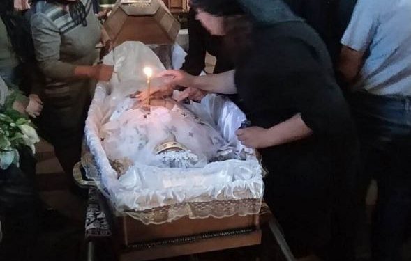 Попрощалися зі школяркою, життя якої трагічно обірвалося під час тренування на Кременеччині