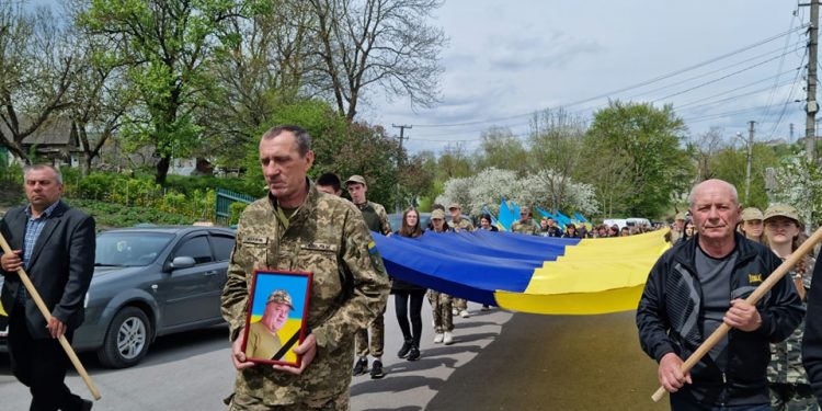 Із військовим Русланом Почигайлом попрощалися у Підгаєцькій громаді