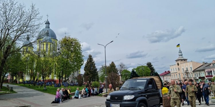 Із військовим Русланом Почигайлом попрощалися у Підгаєцькій громаді