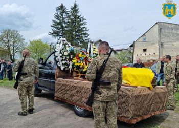 Із військовим Русланом Почигайлом попрощалися у Підгаєцькій громаді