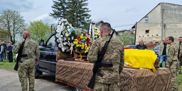 Із військовим Русланом Почигайлом попрощалися у Підгаєцькій громаді