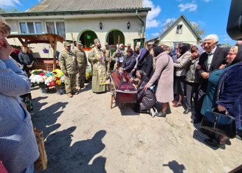 Із військовим Віталієм Мазурком попрощались на Кременеччині