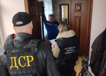 Військовозобов’язаних чоловіків незаконно переправляли за кордон підприємець і водії з Тернопільщини