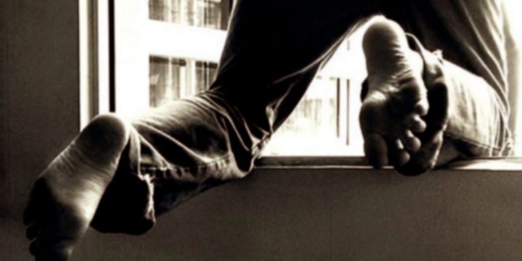 Чоловік намагався викинутися з балкону багатоповерхівки в Тернополі