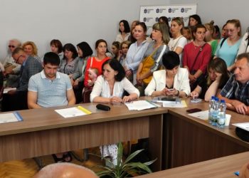 Освітній скандал у Бережанах: питання реорганізації ліцеїв обурило батьків і вчителів