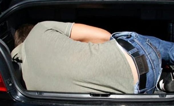 Переселенець намагався силоміць вивести колишнього товариша з Ланівців