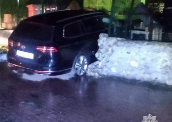 Вночі водій автівки наїхав на огорожу в центрі Тернополя
