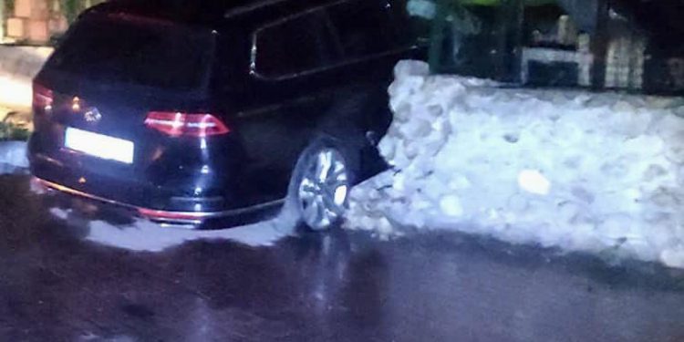 Вночі водій автівки наїхав на огорожу в центрі Тернополя