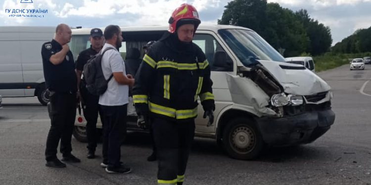 Два автомобілі зіткнулися неподалік Збаража