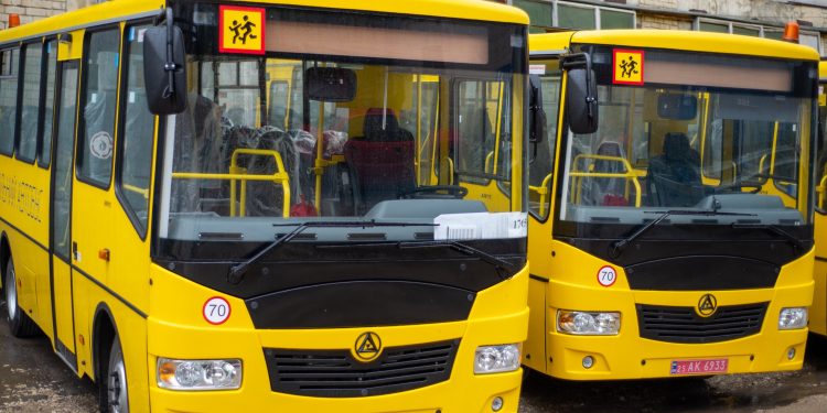 Нові шкільні автобуси отримали громади Тернопільщини