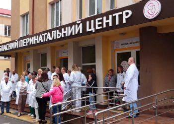 У перинатальному центрі “Мати і дитина” закликають обласну владу не реформувати їхній заклад