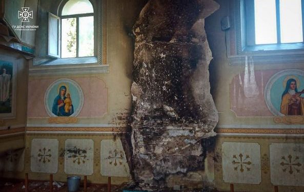 На Тернопільщині у селі Трубчин горіла церква