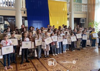 Грамотами від Валерія Залужного нагородили юних волонтерів з Тернопільщини