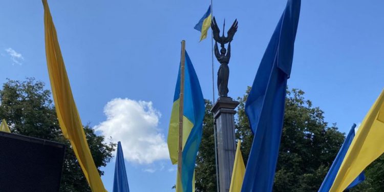 Урочистості з нагоди Дня Конституції відбулися у центрі Тернополя