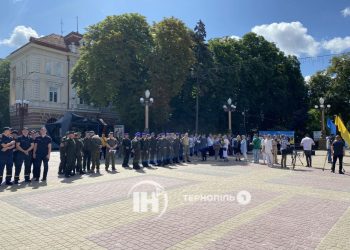 Урочистості з нагоди Дня Конституції відбулися у центрі Тернополя
