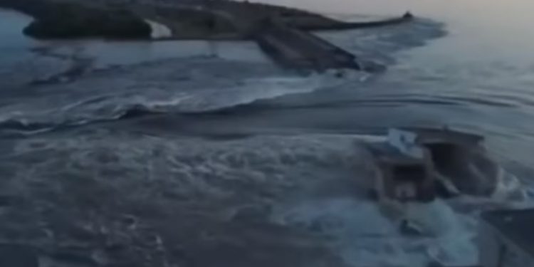 Вночі вороги підірвали греблю Каховської ГЕС