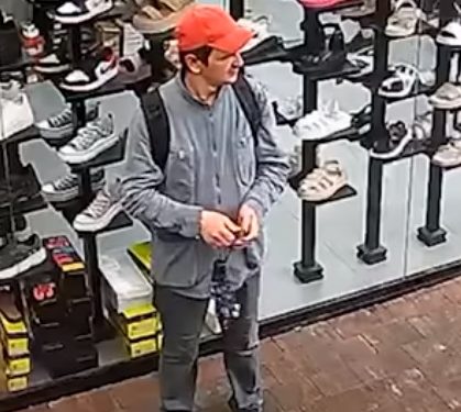 Чоловік вкрав мобільний телефон у тернопільському магазині