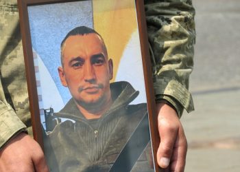 Із воїном Володимиром Янівим прощаються на Кременеччині