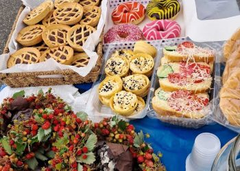 В Збаражі День батька відзначали благодійним ярмарком і зібрали гроші для ЗСУ