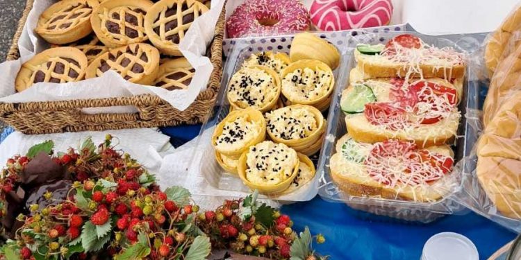 В Збаражі День батька відзначали благодійним ярмарком і зібрали гроші для ЗСУ