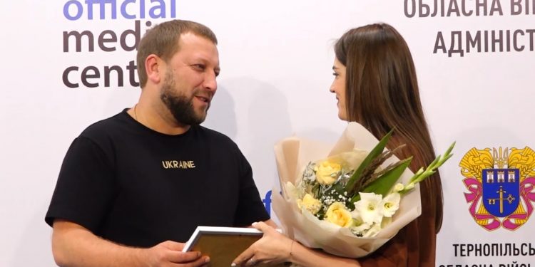 Гроші на сім квартир вручили захисникам з Тернопільщини та їхнім сім’ям