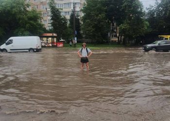 Тернопіль “поплив”: місто накрила негода