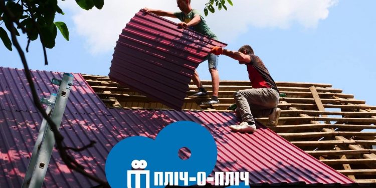 Тернопільські будівельники відновлюють деокуповане селище на Херсонщині