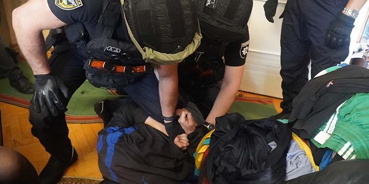 Продавця зброї викрила поліція у Тернополі