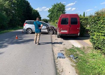Неподалік Тернополя легковик в’їхав в автомобіль, де перебувало троє дітей