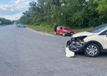 Госпіталізували потерпілого: автівки зіткнулися на Чортківщині