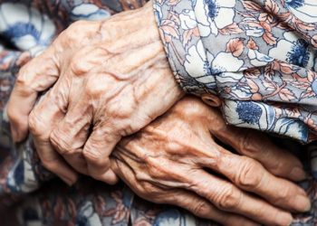 84-річну жінку рятували з зачиненої квартири в Тернополі