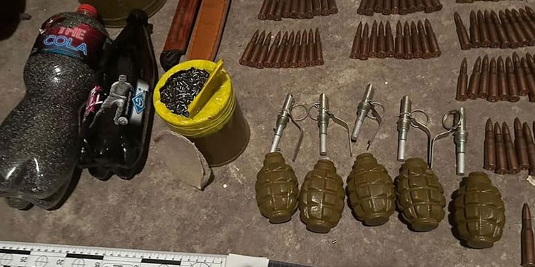 Тюремний термін загрожує чоловікові, який зберігав вдома гранати та набої