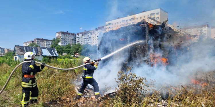 Знову горіли дачні будиночки у Тернополі
