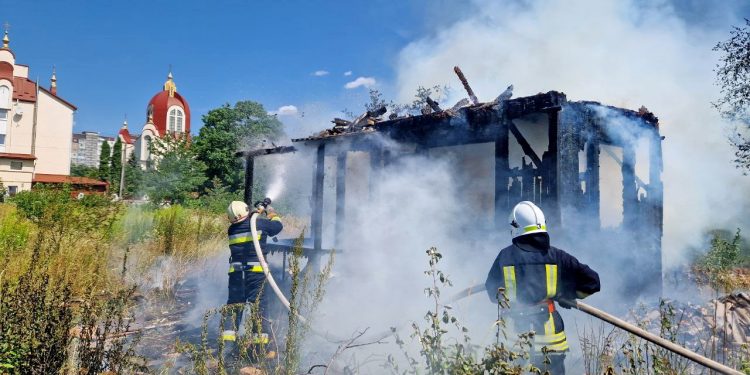 Знову горіли дачні будиночки у Тернополі