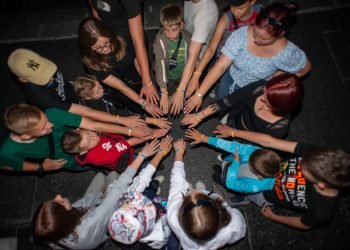 На відпочинок до Угорщини поїхали діти загиблих героїв з Тернопільщини