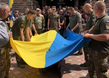 Із солдатом Дмитром Дзебчуком попрощалися у Микулинецькій громаді