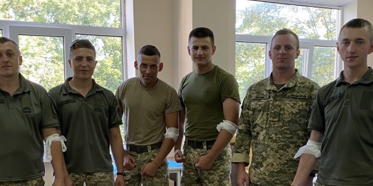 Військові стали донорами крові у Чорткові