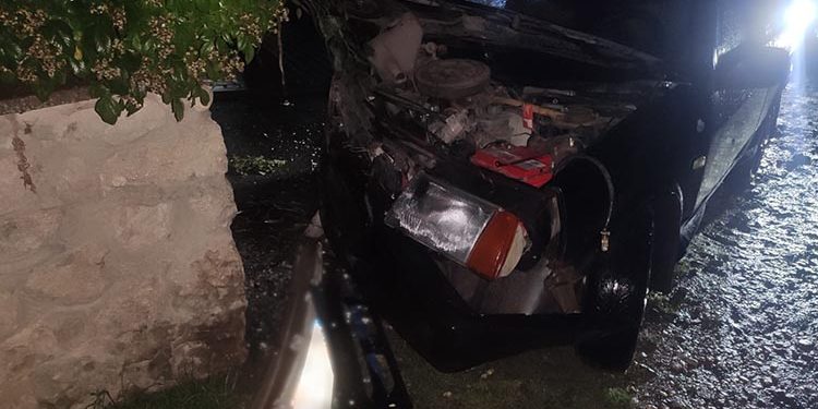 Автівка влетіла в огорожу на Тернопільщині