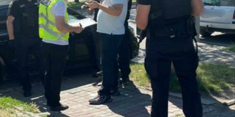 Ворожка з Тернопільщини разом з київським адвокатом видурювали гроші у жителя Буковини