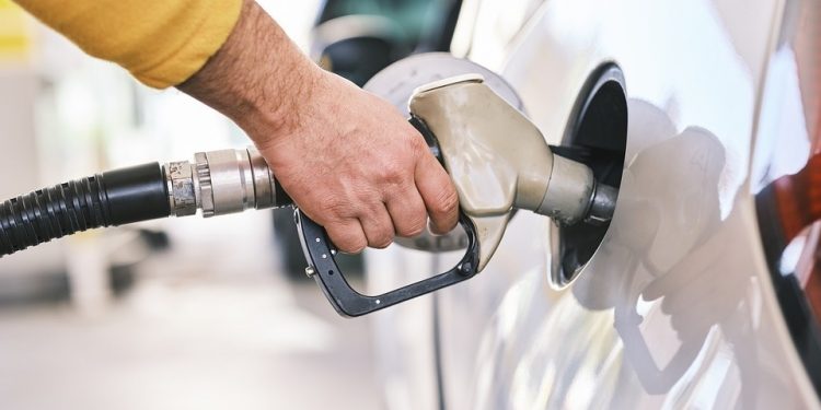 В уряді пояснили, чому зросли ціни на пальне